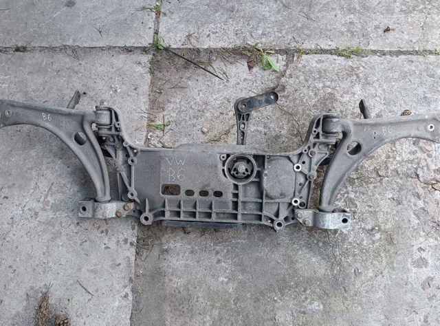 Крабобалка передней подвески Volkswagen Passat B6