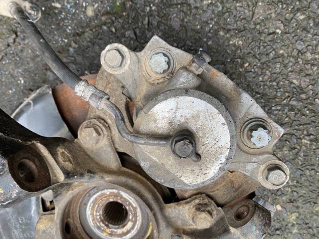 Тормозной суппорт 581303Q500 HYUNDAI