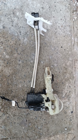 HYUNDAI 813103W000 Замок водительской двери в наличии Киев