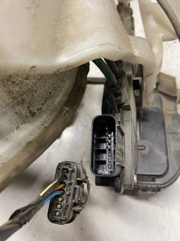 HYUNDAI 814102P000 Замок двери задней левой в наличии Черкассы