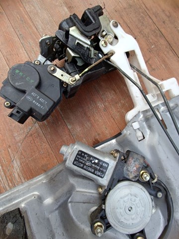 9881026200 HYUNDAI Мотор стеклоподъемника двери задней левой купить в Сумы
