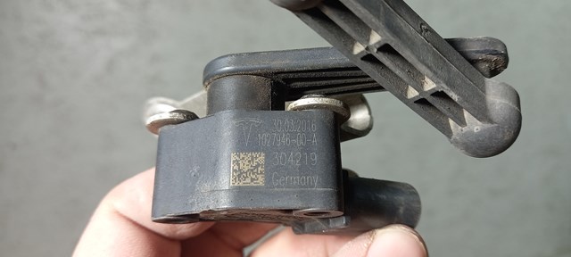 102794600A TESLA Датчик уровня положения кузова передний правый купить в Хмельницкий