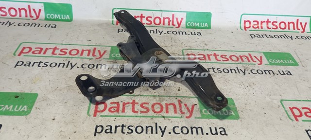 Балка крепления двигателя 41012AJ020 SUBARU
