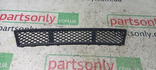 Решетка бампера переднего центральная 51117200693 BMW