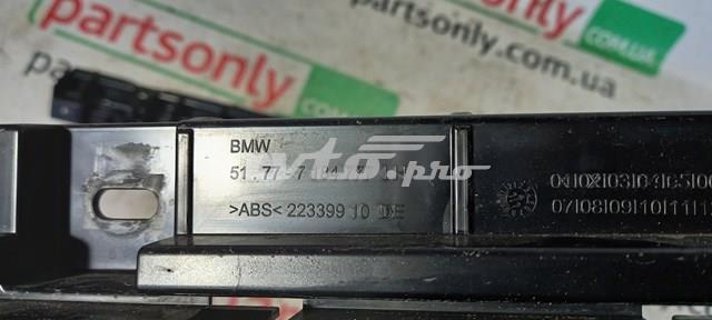 51777184777 BMW Кронштейн наружной накладки порога левой купить в Ровно