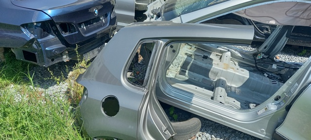 Крыло правое заднее 5N0809844 VAG