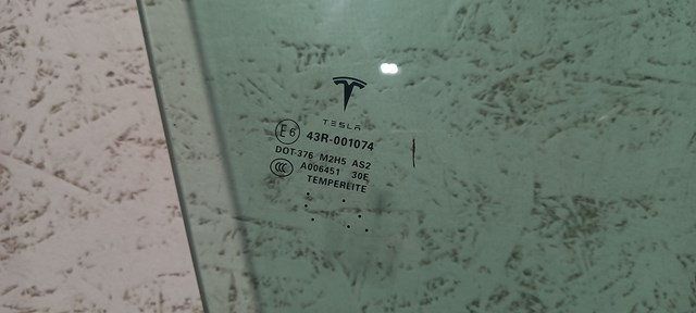 TESLA 600664700E Стекло двери передней правой в наличии Каменское