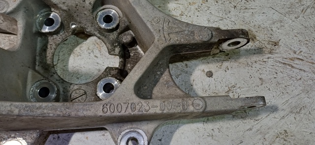 600702300B TESLA Цапфа задняя левая купить в Черновцы