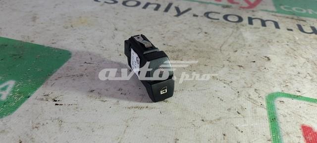 Кнопка аварийной сигнализации 61319161896 BMW