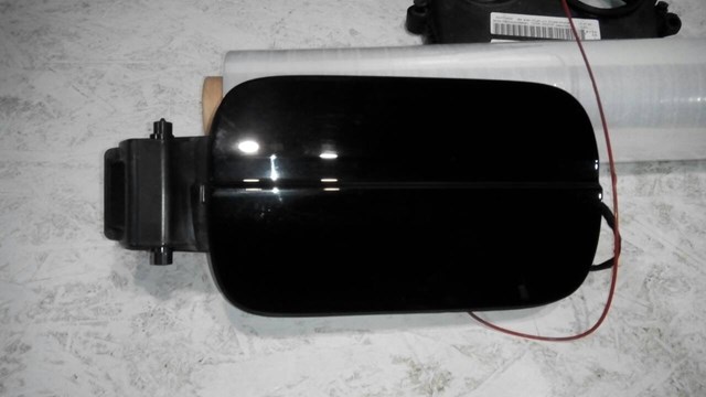 8W0809906 Корпус заливной горловины топливного бака купить Винница