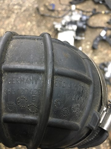 VAG 03G129629E Патрубок воздушный, выход воздушного фильтра в наличии Винница