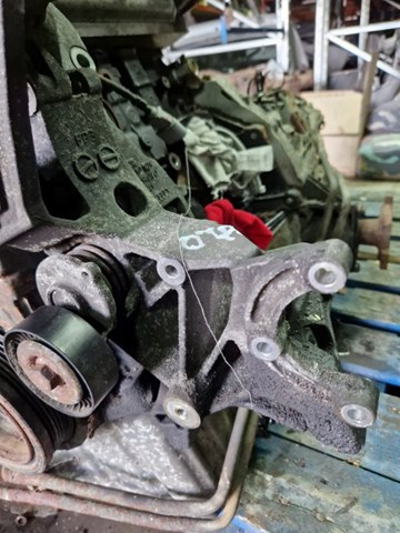 VAG 03L903139H Кронштейн генератора в наличии Винница