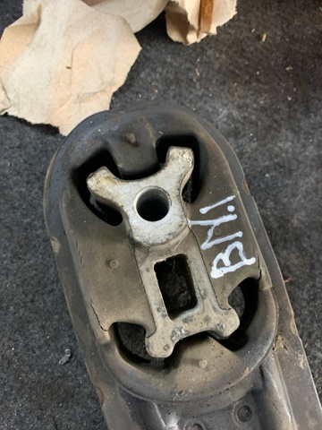 113601KA1A NISSAN Подушка (опора) двигателя задняя купить в Украина
