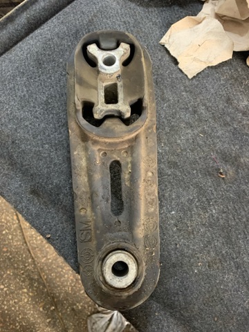 Задняя опора двигателя 113601KA1A NISSAN