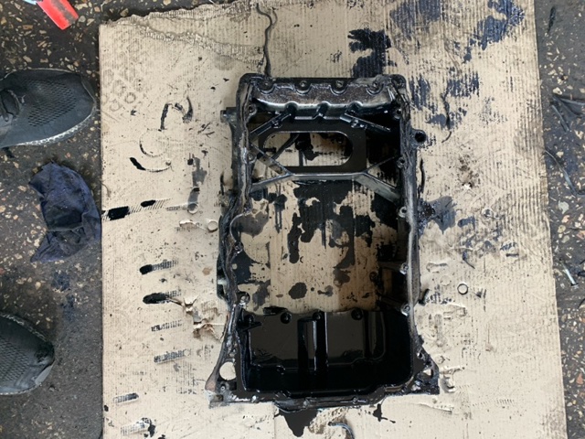 Поддон масляный картера двигателя, верхняя часть 215102F002 HYUNDAI