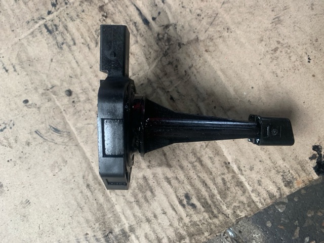 Датчик уровня масла двигателя 215902F600 HYUNDAI