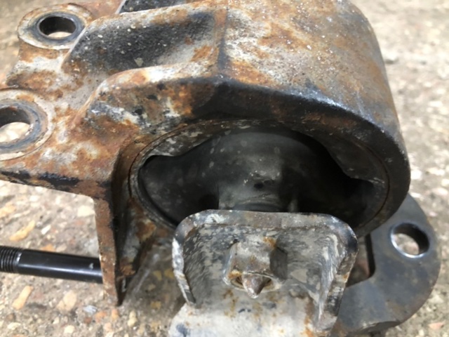 218302B900 HYUNDAI Подушка (опора) двигателя левая купить в Украина