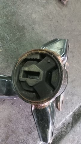 Левая подушка двигателя 218302S300 HYUNDAI