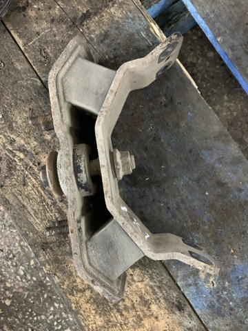 HYUNDAI 218323E354 Передняя опора двигателя в наличии Запорожье