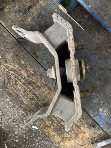 Подушка двигателя передняя 218323E354 HYUNDAI