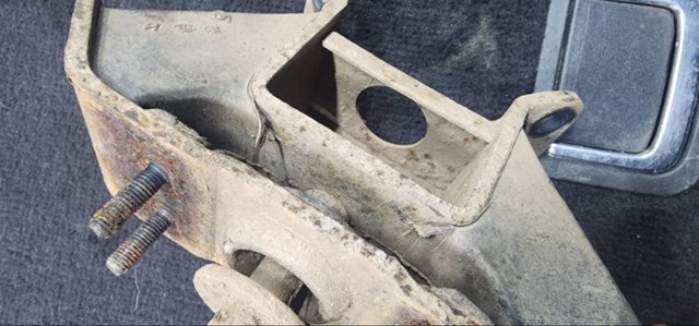Левая опора двигателя 218323E384 HYUNDAI