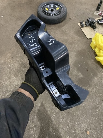 Крепление бамера правое 2285929 FORD