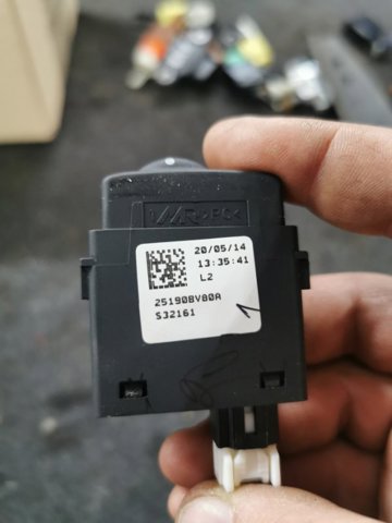 25190BV80A Кнопка (регулятор) корректора фар купить Полтава