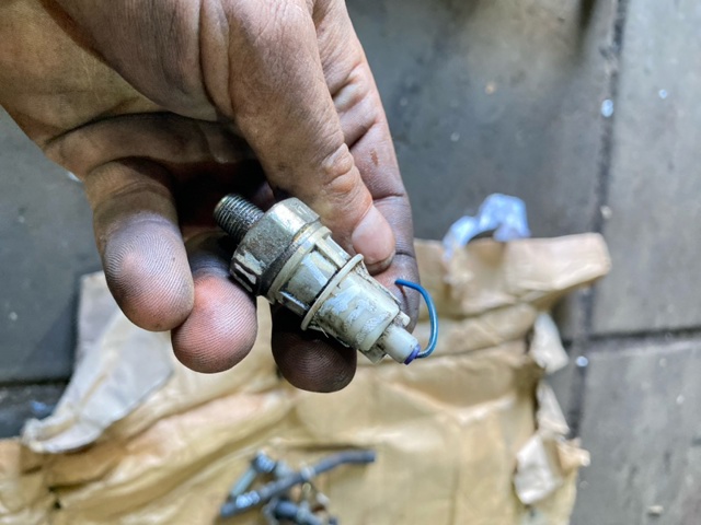 25240AA060 SUBARU Датчик давления масла купить в Чернигов