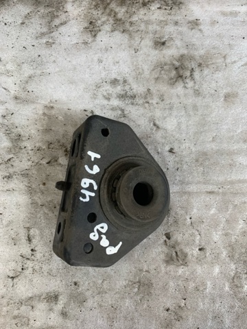 25333D3000 HYUNDAI Кронштейн радиатора верхний купить в Хмельницкий