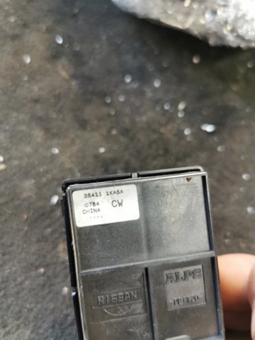 NISSAN 254111KA5A Кнопка включения мотора стеклоподъемника передняя правая в наличии Житомир