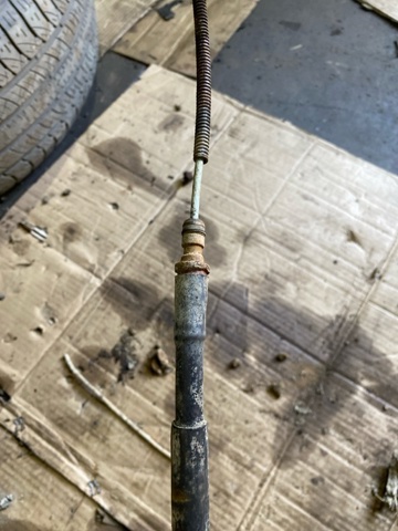 Трос ручного тормоза задний 26051AG010 SUBARU