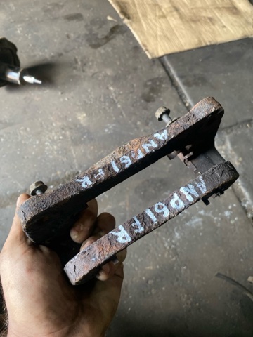 Скоба переднего суппорта Subaru Forester 2