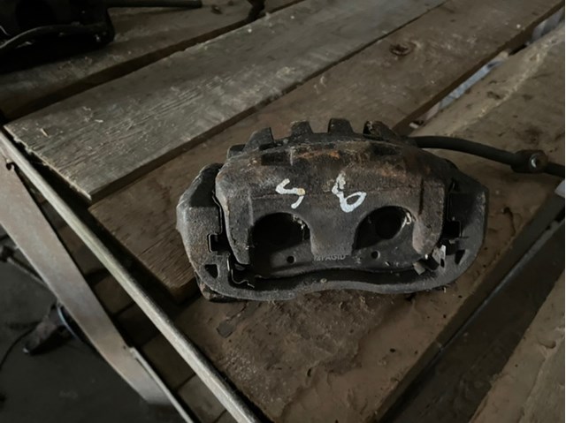 26292FE001 SUBARU Суппорт тормозной передний правый купить в Ровно