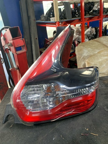 Фонари задние 26550BV80A NISSAN