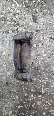 Скоба тормозного суппорта заднего 26625SA000 SUBARU