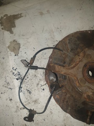Передний правый датчик АБС 27540AG100 SUBARU