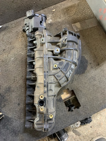 Впускной коллектор 283102F010 HYUNDAI