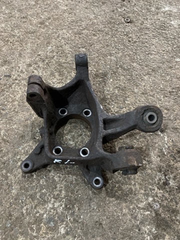 Цапфа поворотного кулака 28411SC010 SUBARU