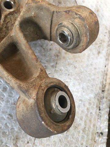SUBARU 28411SG001 Цапфа (поворотный кулак) задний правый в наличии Ужгород