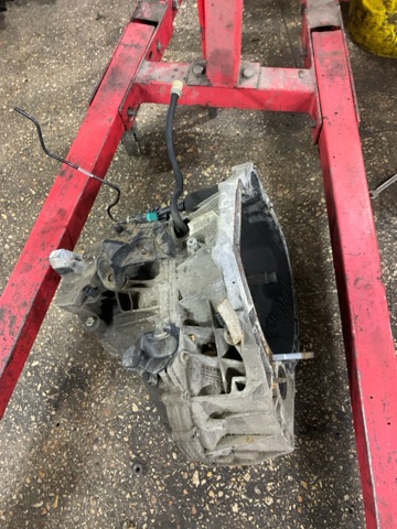 Коробка передач 320105557R RENAULT