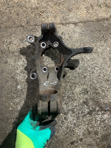 Цапфа поворотного кулака 400154EA0A NISSAN