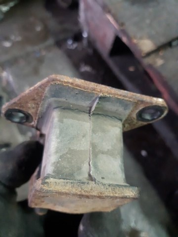 SUBARU 41022AE121 Подушка коробки передач в наличии Ровно