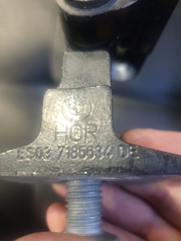 Петля задней двери, правой 41527259596 BMW