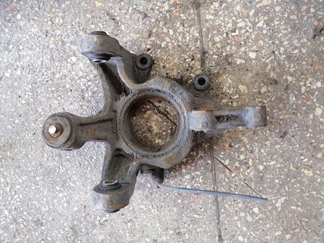 Кулак поворотный левый 4230548031 TOYOTA