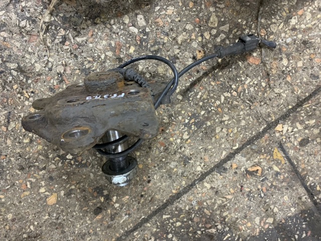 Цапфа (поворотный кулак) задний правый 430180834R RENAULT