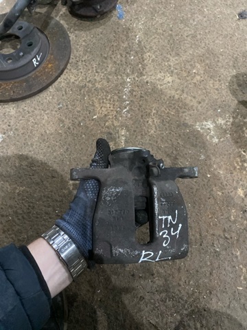 Суппорт тормозной левый задний 4G0615403 VAG