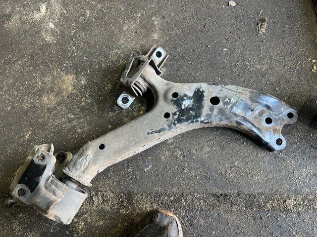 Рычаг передней подвески нижний левый 51360T1GE01 HONDA