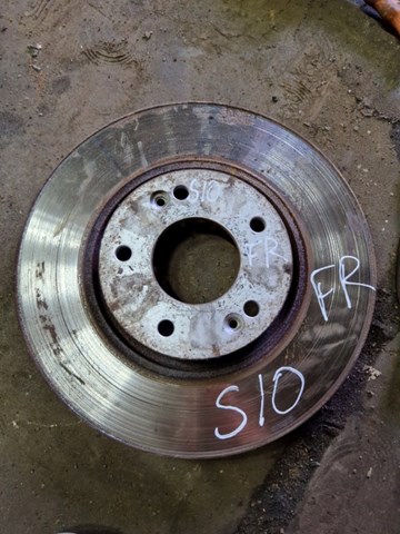 Тормозной диск передний правый 517123K160