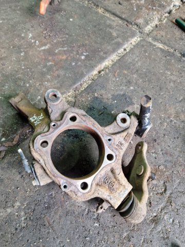 Цапфа поворотная левая 517152W000 HYUNDAI
