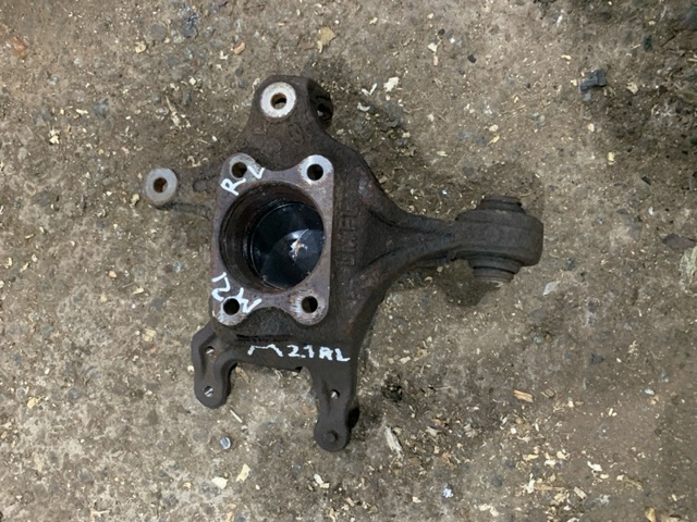 Цапфа поворотная левая 527103U800 HYUNDAI